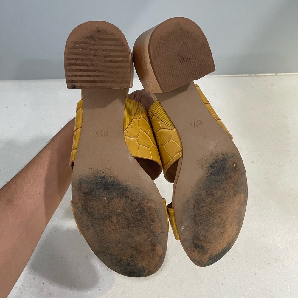 MADEWELL - The Kiera Mule Sandal in Croc Embossed Leather - Picture 5 of 6